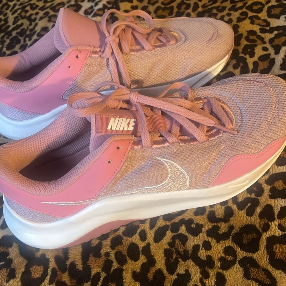 Nike womans sneakers